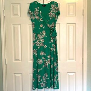 Women’s Ronni Nicole faux wrap short sleeved Kelly green dress, size 14